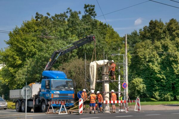 Pracovník obsluhy technologického zařízení (35 000 – 45 000 Kč/měsíc)