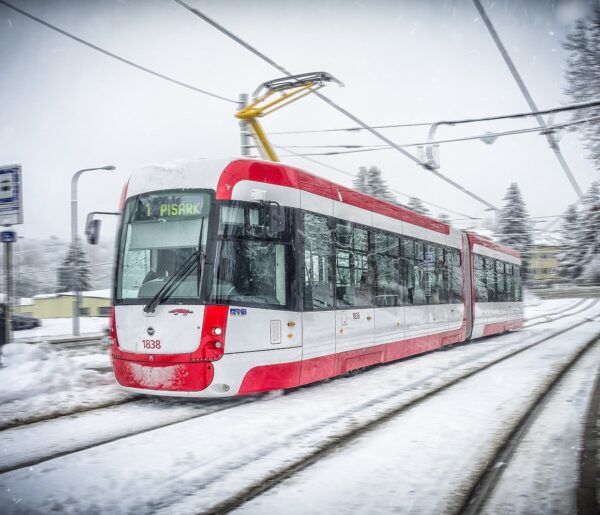 Řidič/ka tramvaje náborovým příspěvkem 100 000 Kč